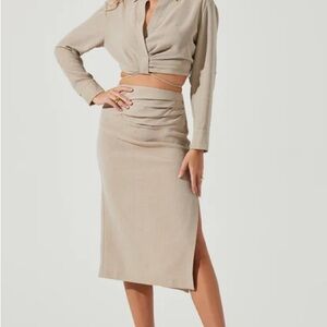 ASTR Perry Ruched Side Slit Midi Skirt